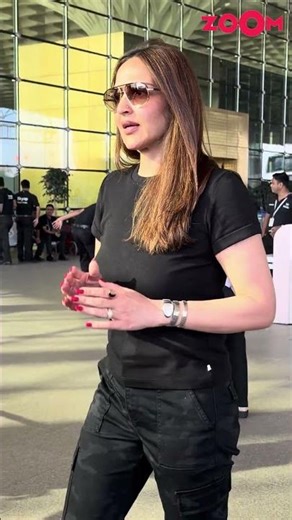 Esha Deol snapped at the airport, snake watch draws attention #shorts #eshadeol