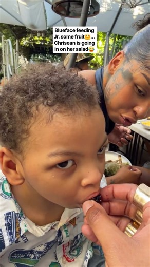 Blueface feeding Jr. some fruit🤗... Chrisean is going in on her salad😂