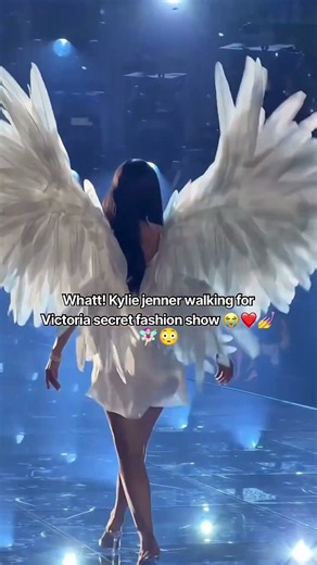 Whatt! Kylie jenner walking for Victoria secret fashion show 😭❤️💅#kyliejenner #youtubeshorts