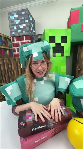 TRYING ANOTHER MINECRAFT COLLAB 🐔🏇