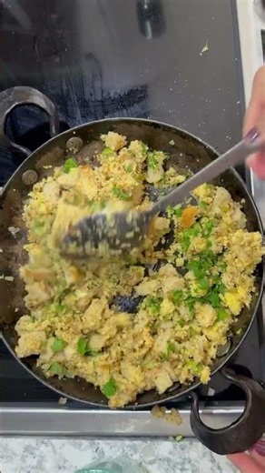 🍞 If your Thanksgiving table isn’t complete without a pan of homemade cornbread dressing, this is