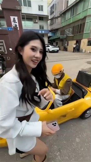 Delivery Boy's Car... Girl Nikli Pro Rider!