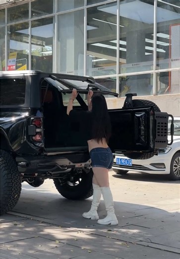 Explore the Ford Bronco: A Car Enthusiast's Dream