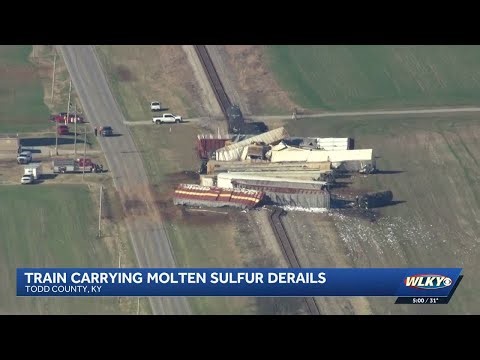 Train carrying molten sulfur derails in Kentucky