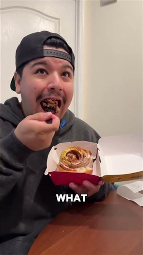 I made it to Cinnabon to try the new Harry Potter Butterbeer treats! ⚡️🍺 The Butterbeer Cinnamon...