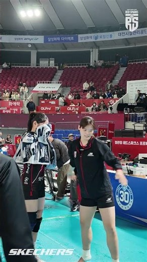 #인쿠시 V-리그 데뷔 이후 첫 승리니까 물 맞아야지💦