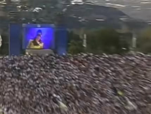 @Don_Favs The moment that changed NFL halftime shows forever. 1993 in LA