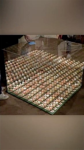 How a Nuclear Chain Reaction Works 🤔