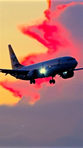 Cayman Airways Boeing 737 MAX 8 Landing at Miami (MIA) Runway 9 | CAY106 from George Town 🇰🇾✈️