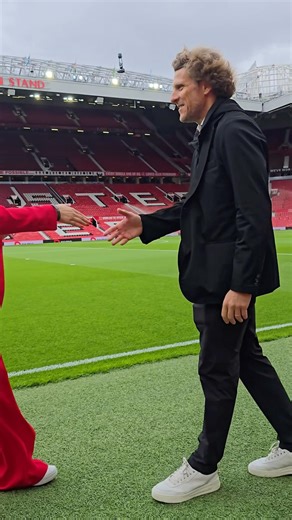 Welcome back to Old Trafford, Diego Forlan 🤝🇺🇾