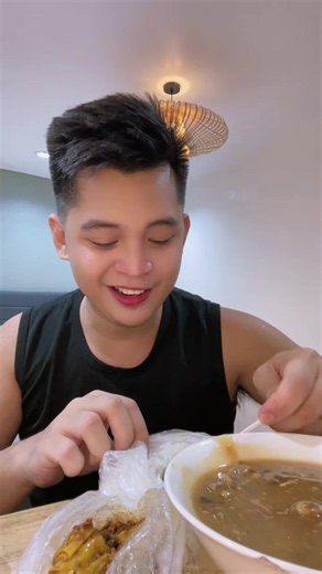 Eating beef pares and siomai mukbang in Coron, Palawan 🇵🇭