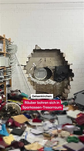 Die Sparkasse gilt eigentlich als sichere Bank. Es sei denn, über Weihnachten kommen die Räuber und bohren sich in den Tresorraum. Die ganze Geschichte aus Gelsenkirchen kriegt ihr im Video. ➡️Mehr News gibt's täglich bei RTL Aktuell - um 18:45 Uhr bei RTL oder jederzeit streamen auf RTL . #Redaktion #Sparkasse #Gelsenkirchen #Raub