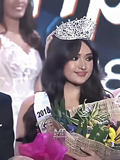 Chelsea Manalo balancing crown iconic moment | Miss Universe Philippines