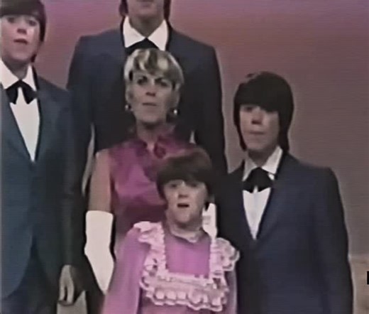 The Dumb Banana ®️ on Instagram: "Monday, Monday. Sunshine smiles. Perfect harmonies. Existential dread disguised as bubblegum pop. Cowsills, The Johnny Cash Show 1969. #TheCowsills #MondayMonday #SunshinePop #RetroVibes #JohnnyCash"