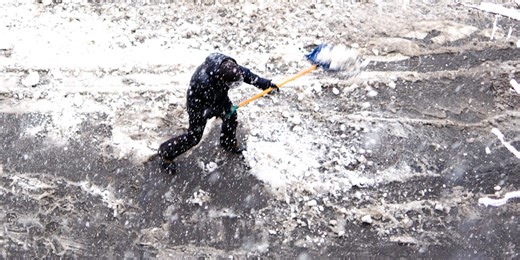 Airline Delays and Cancellations Pile Up Ahead of New York-Area Snowstorm
