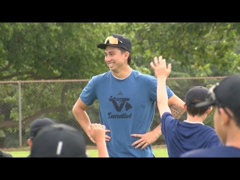 Hawaii’s Aiva Arquette hosts free keiki baseball clinic at Sandlot Classic