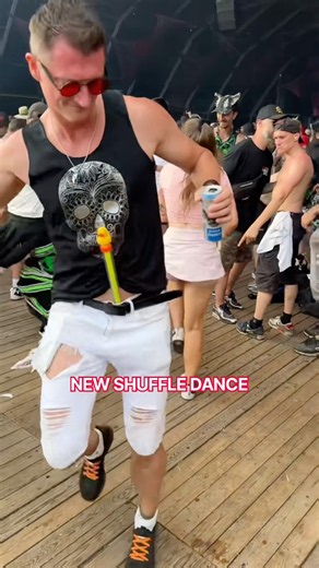 🔥💃 VIRAL SHUFFLE GIRL 2026 ⚡ ELECTRO TECHNO DANCE 🎧 INSANE MOVES & FESTIVAL BEATS 🚀 #Shorts