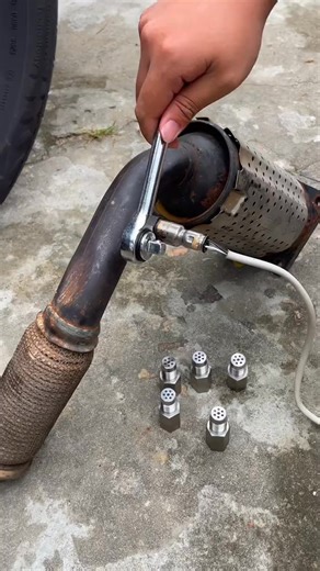 🚨Is your CHECK ENGINE light on? Don't pay a mechanic hundreds! A faulty 02 Sensor is the #1 cause and it's EASY to fix yourself. Our premium oxygen sensor: ✅Direct OEM Fit - No guesswork ✅Boosts MPG & Restores Power ✅5-Minute DIY Install (Save $$!) Watch how easy it is to replace it and get your car running smoothly again. ⬇️Get the RIGHT sensor for your car now! Click the link in our bio! #O2Sensor #CheckEngineLight #tiktokshopcybermonday #tiktokshopblackfriday | Tienda CocheEss