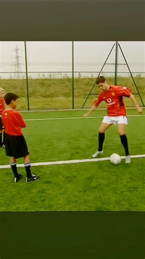 Cristiano Ronaldo Amezing Step over skill How to do Cristiano Ronaldo step over Tutorial#football