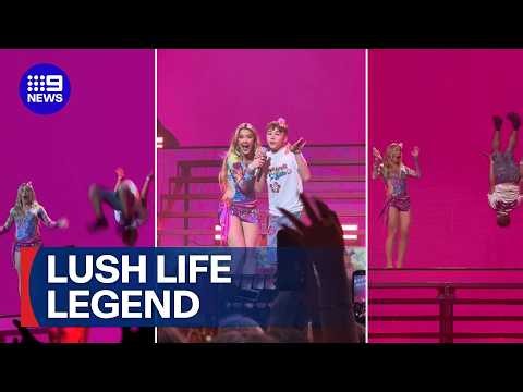 Teen SHOCKS crowd with incredible dance at Zara Larsson's Adelaide concert | 9 News Australia