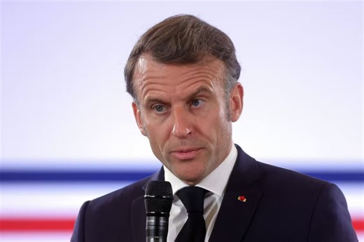 Journées plus courtes et vacances d’été repensées : Emmanuel Macron relance le débat sur les rythmes scolaires