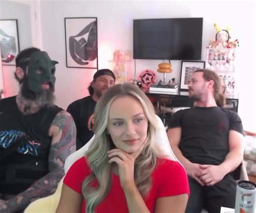 On Anna Jay’s live stream… Jack Perry takes a solid bump, almost goes through “real glass” 🥹