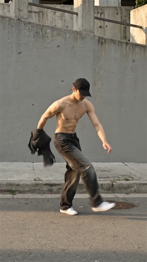#Breakdance #BreakDancer #Dance #StreetDance #HipHopDance #DanceShorts #DanceVideo #Bboy #Breaking
