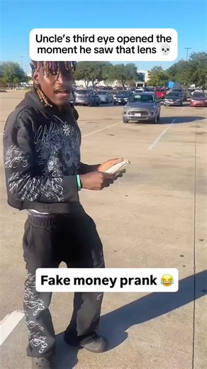 BETVADERR on Instagram: "JUST ANOTHER VIRAL MOMENT LOADING 💥 Every reel’s got that spark 😎💰 #prank #viralreels #streamer #relatable #money shareforshare"