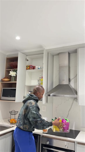 Kitchen Cabinet Winter Reset: Safe Spice-Storage Cleaning Hack