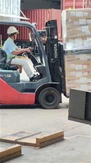 Forklift unload cargo from container #forklift #container