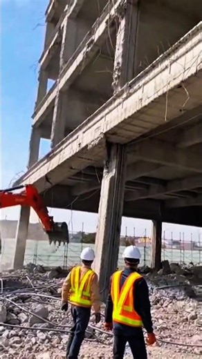 Too Close! Workers Escape Falling Debris at the Last Second#fail #construction #engineering #viral