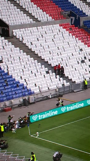 Du pétard de @georgesmkd au lob de @maitlandniles face au PSG... Revivez nos 5 plus beaux buts de l’année ✨🔴🔵 📺 Tous nos buts de 2025 à (re)voir sur YouTube | Olympique Lyonnais - OL