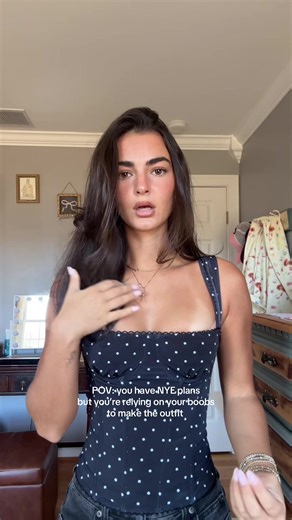 Celebrate New Year's Eve with Stunning Outfits