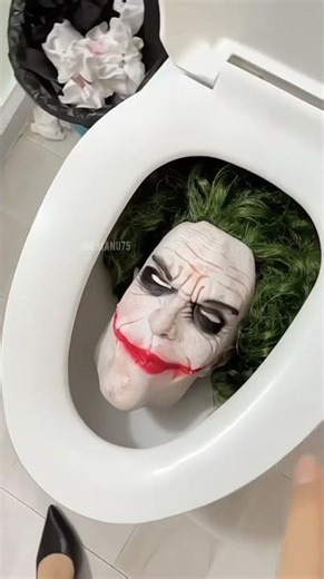 Bathroom Prank… Delay reveals the prank !