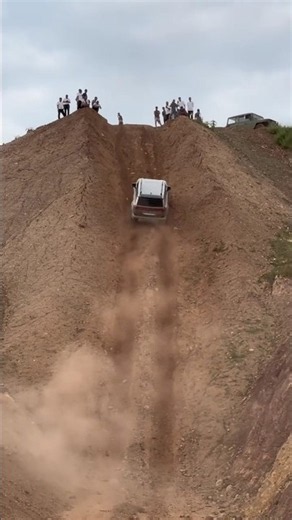 Testing the Lexus GX 550 on a steep incline #car #offroad #lexus #gx550