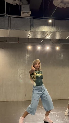 Answer the phone dance cover 💖🌸 by @ℓσяєℓαιη͢͢͢є 💙 #gforce #danceclass #marylitelamayo