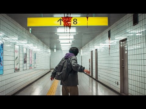 Man Trapped in a Subway Where One Wrong Step Could Be Fatal