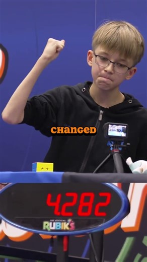 RUBIKS CUBE WORLD RECORD 🤯