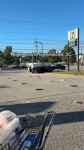 𝐁𝐫𝐞𝐚𝐤𝐢𝐧𝐠 𝐧𝐞𝐰𝐬: Accident took place in the 7-Eleven parking lot across from VZW, allegedly there was a suspect that fled a vehicle causing it to role into the bushes. Allegedly the suspect was found inside of a dumpster (allegedly) and has been taken into custody. Story developing and will update as needed, try to avoid this area if you can. Highly congested at the moment. #LocalNews #greenwoodsc #share #LiveAfterFive #fyp