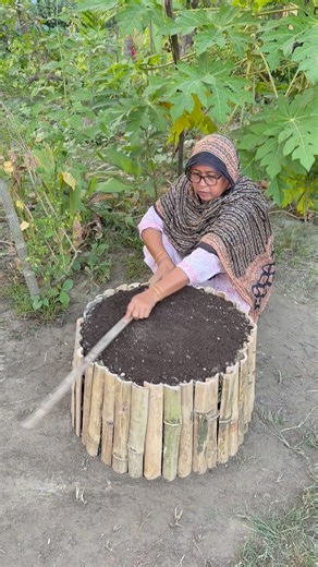 Best way to prepare soil for a bamboo raised bed by using banana stem #garden #shorts #compost