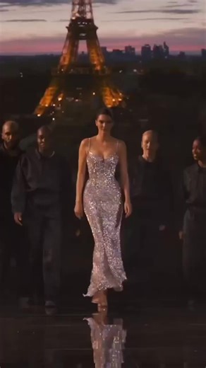 Kendall Jenner Street Fashion Style Walk