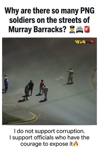 Soldiers at Murray Barracks set up a roadblock earlier tonight👮 #pngnews #png #papuanewguinea #news