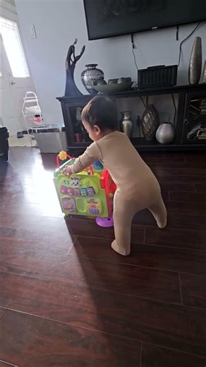 baby taking steps now! 😮