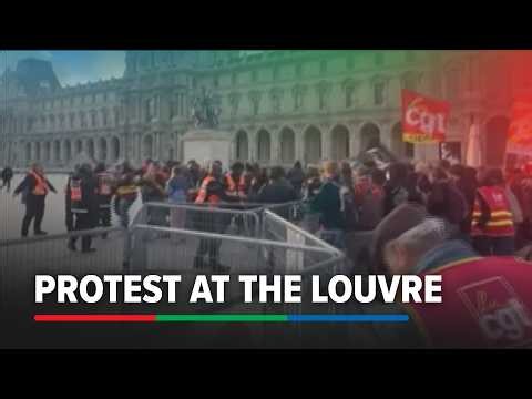 Protesters block entrance to Louvre Museum in Paris | ABS-CBN News