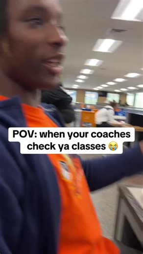 Scared to miss that class 😭 (via @Olu) #football #college #funny | College football