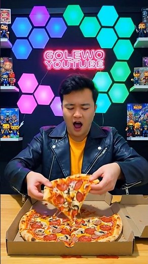 ASMR eating pizza
