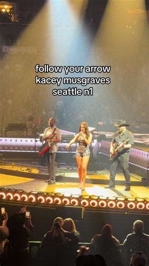 Kacey Musgraves - Follow Your Arrow (Live in Seattle N1)
