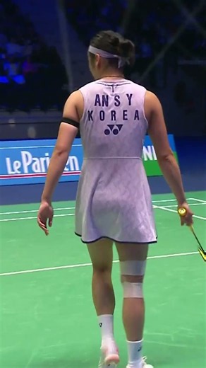 How on earth did that come back? #badminton #BWF