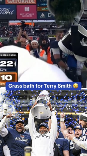 Penn State interim HC Terry Smith gets a grass bath after the Nittany Lions' Pinstripe Bowl win vs. Clemson 👏 | Yahoo Sports