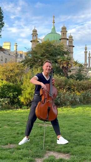That moment when a little squirrel stops to listen to a cellist playing “Bella Ciao” 🐿️🎻❤️✨